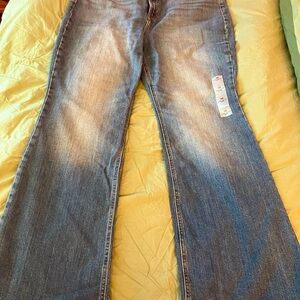 Old Navy NWT High-Waisted Wow Flare Jeans, size 16 in medium wash.